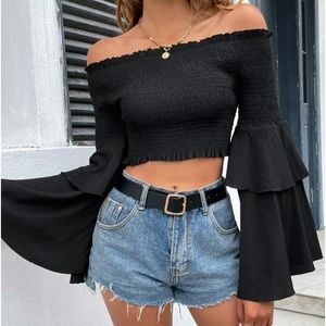 New Black Cropped Top Med